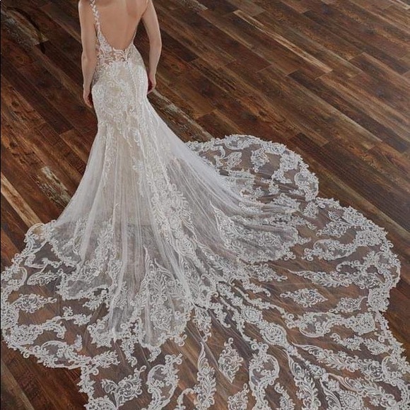 New in Bag Wedding Dress - Picture 2 of 5